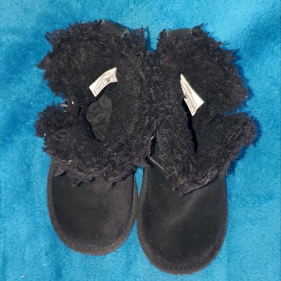 Size 8 Toddler Ugg Boots - Picture 6 of 8